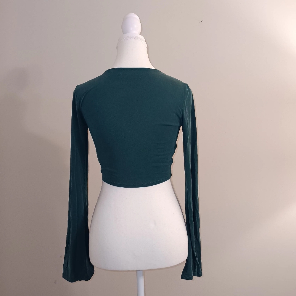 Urban Outfitter Woman Size Small Wrapped Cropped Green Top Flared Long Sleeve - Picture 2 of 10
